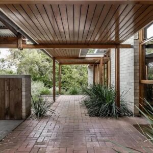 Tim Ross Instagram - The Dickson House by Robert Dickson c1958.

This Adelaide icon (and a recent show venue) is currently for sale. 
Also has a pool and a tennis court. 
It’s an excellent house. 

4 Marola Ave Rostrevor.