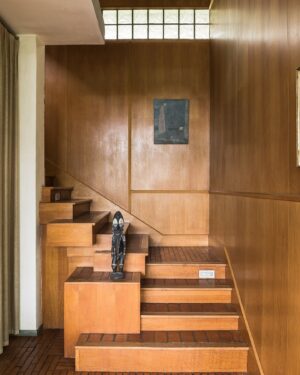 Tim Ross Instagram - 1960s brutalist French villa by Claude Parent.

Currently for sale by @heimburgerimmobilien 

 📷 @gregorzoyzoyla