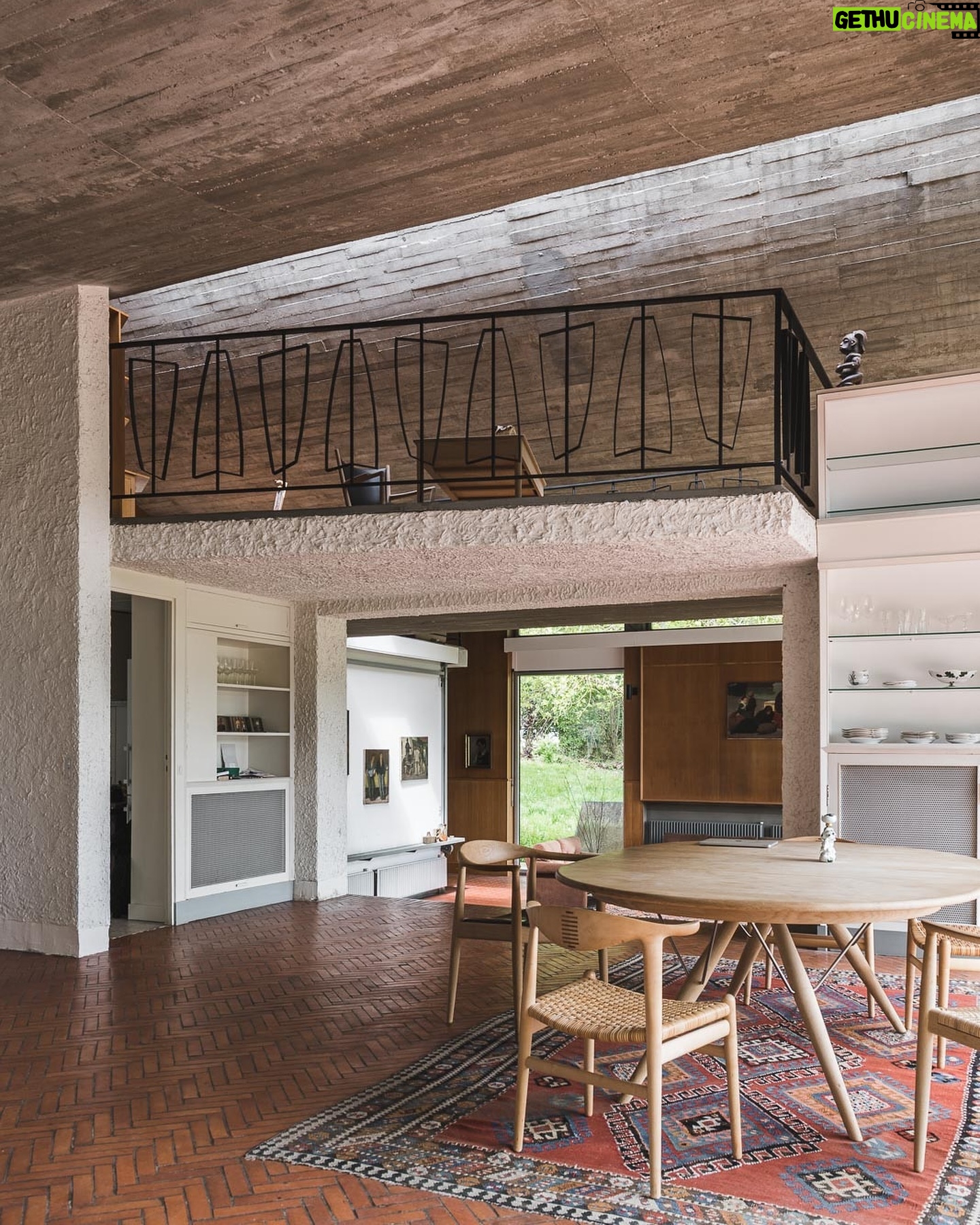 Tim Ross - 2.3K Likes - 1960s brutalist French villa by Claude Parent.
Currently for sale by @heimburgerimmobilien
š· @gregorzoyzoyla