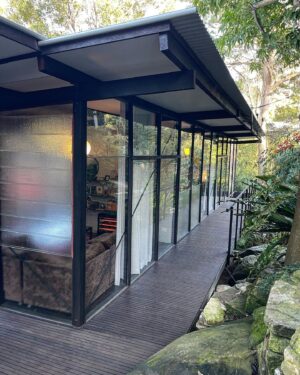 Tim Ross Instagram - Has a cup of tea and wander around @the.glass.house.1957 the Bill Lucas classic  in the Sydney suburb of Castlecrag.
Inspiring and challenging, the new owners have breathed new life and love into this iconic home with the expert help of @hobolonergan 
It was an absolute treat.