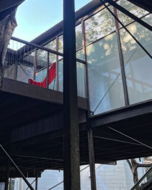 Tim Ross Instagram - Has a cup of tea and wander around @the.glass.house.1957 the Bill Lucas classic  in the Sydney suburb of Castlecrag.
Inspiring and challenging, the new owners have breathed new life and love into this iconic home with the expert help of @hobolonergan 
It was an absolute treat.