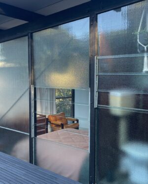 Tim Ross Instagram - Has a cup of tea and wander around @the.glass.house.1957 the Bill Lucas classic  in the Sydney suburb of Castlecrag.
Inspiring and challenging, the new owners have breathed new life and love into this iconic home with the expert help of @hobolonergan 
It was an absolute treat.