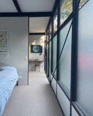 Tim Ross Instagram - Has a cup of tea and wander around @the.glass.house.1957 the Bill Lucas classic  in the Sydney suburb of Castlecrag.
Inspiring and challenging, the new owners have breathed new life and love into this iconic home with the expert help of @hobolonergan 
It was an absolute treat.