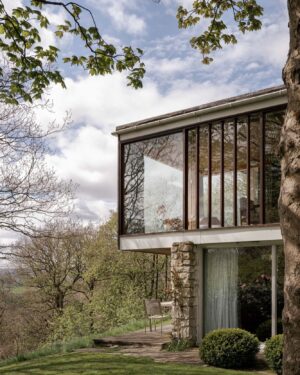 Tim Ross Instagram - Absolute banger.
“One of Britain’s most celebrated modern houses, Farnley Hey in West Yorkshire was designed by the architect Peter Womersley in 1954 as a wedding present to his brother. ”
Quite the present - currently for sale at @themodernhouse 📷 @npphotographer