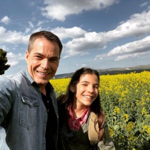 Tim Rozon Instagram - Dakota - bts 🐕 🐾 ♥️ In select theatres April 1st!!!! Directed by @kirkharrisofficial @goldwynfilms @iervolinoandladybacardient @dakota_movie Best time, best people. ❤️ Just wait until you meet my on set bff @lolasultanofficial & Dakota @jacoclub.it 🐾 🐾 🐾!!!! Written by @thejohnnyharrington