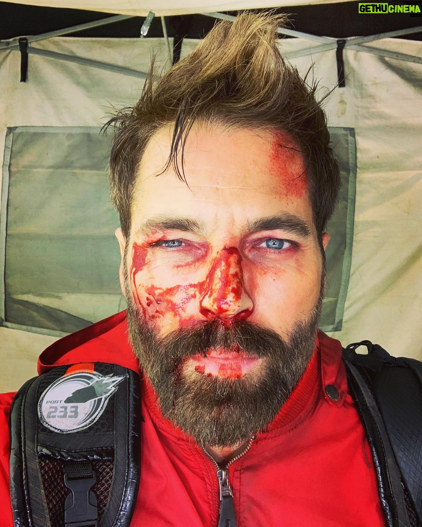 Tim Rozon - 9.9K Likes - 𝑀𝑜𝑜𝒹.
#VagrantQueen Episode four.