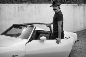 Tim Rozon Instagram - Corvette Stingray ✨ @manfredbaumann h/mu @nellybaumann #beverlyhills #corvette