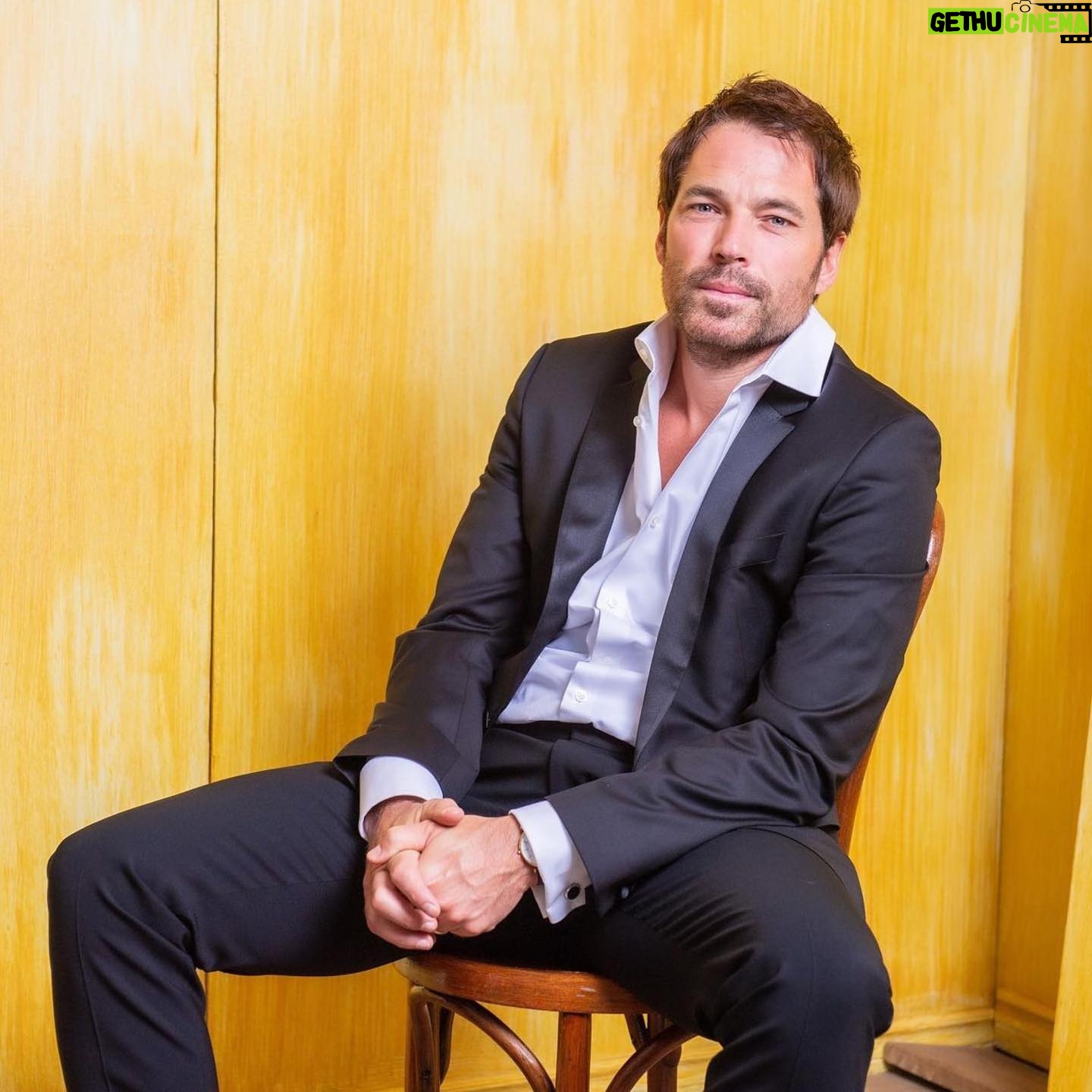Tim Rozon - 10.3K Likes - Grateful & Proud 💛 Thank you @thecdnacademy 📸 @georgepimentel1
・・・
✨2022 #CdnScreenAwardWinner✨
TIM ROZON
Best Supporting Actor, Drama for “Wynonna Earp”
-
-
-
📷: @georgepimentel1
#CdnTalent #CdnTV #WinnerPortrait #PortraitSeries @wynonnaearp
