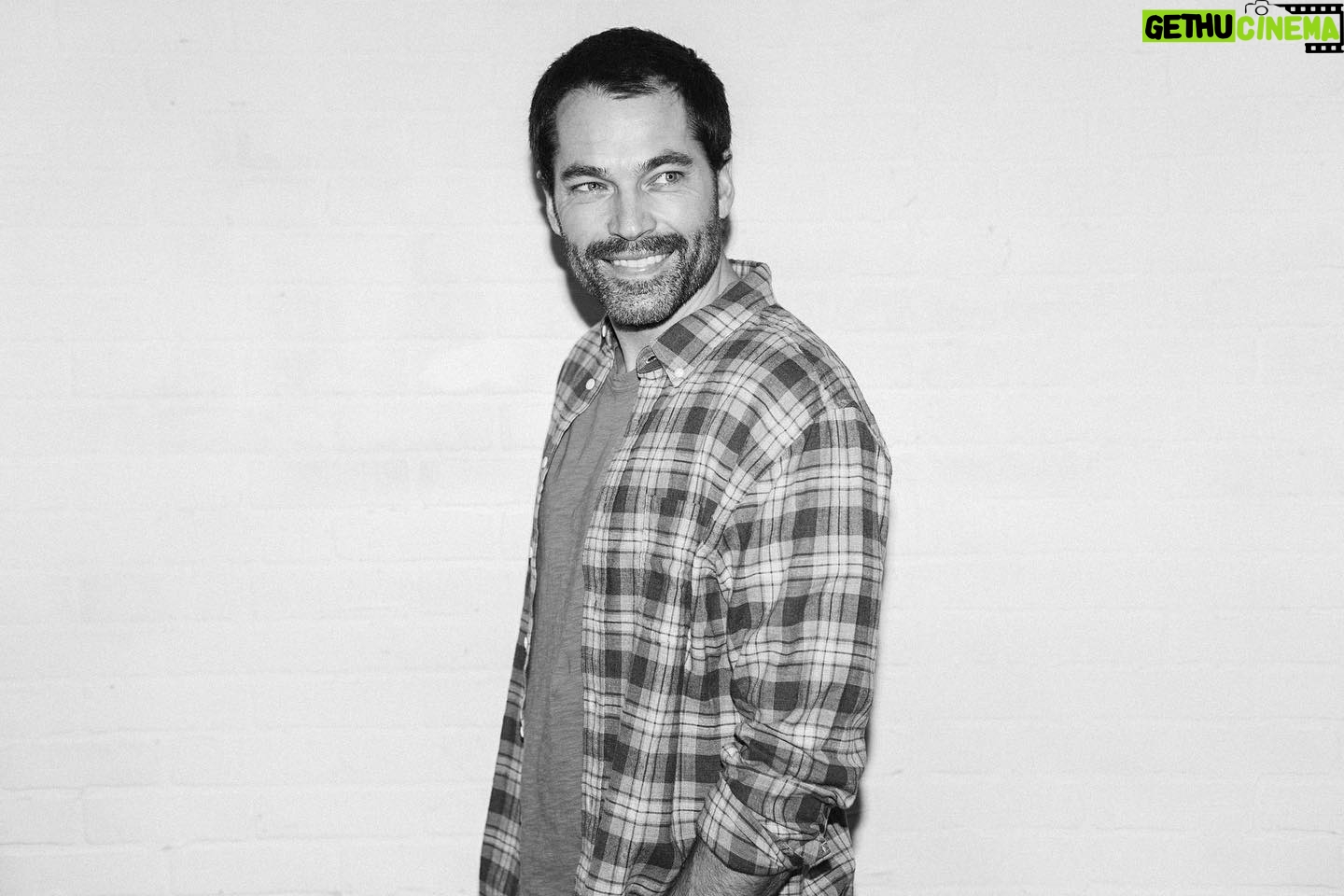 Tim Rozon - 7.3K Likes - All the best & I hope all your dreams come true in 2022 💫💫💫 #2022 📸 @kristinaruddick
