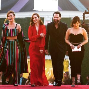 Tim Rozon Instagram - Walking into 2019 like.... @peopleschoice @katbarrell @unicorndepot @melanie.scrofano.officiel ps my shoes are by @angelamitchellofficial Suit by @boss #wynonnaearp #love