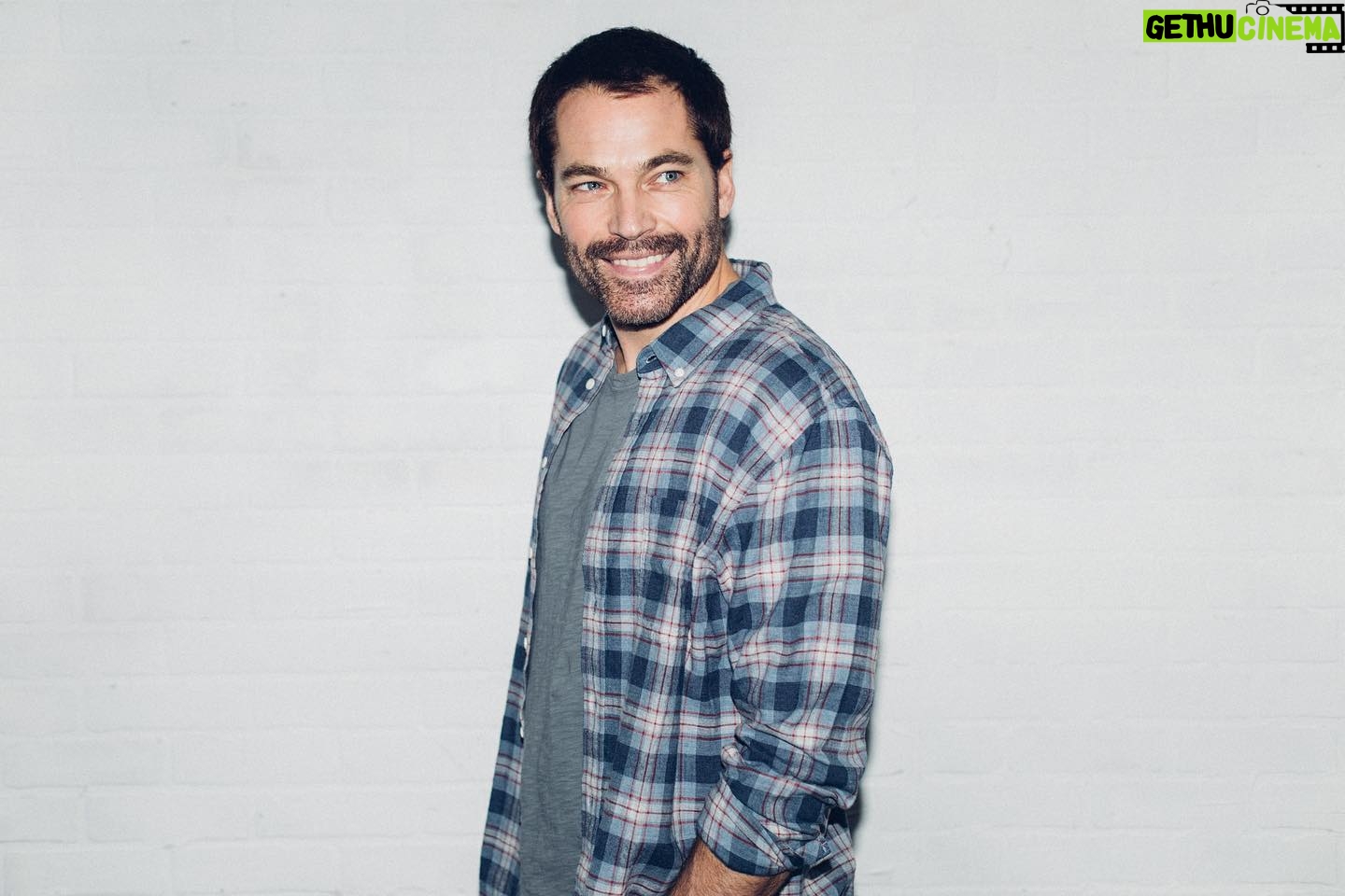 Tim Rozon - 7.3K Likes - All the best & I hope all your dreams come true in 2022 💫💫💫 #2022 📸 @kristinaruddick