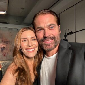 Tim Rozon Instagram - A couple of Surrealestater's that have been up Schitts Creek ❤️ @sarahplevy @syfy @hulu @blueicepictures @surrealestaters @schittscreek #surrealestate #schittscreek