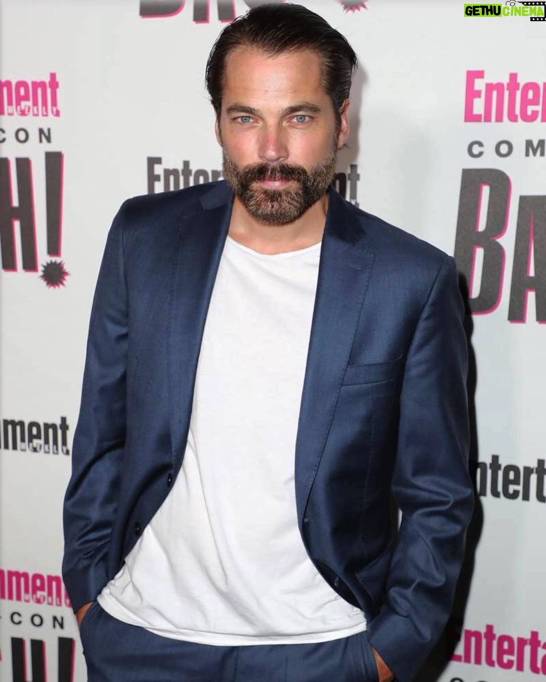 Tim Rozon - 8.4K Likes - ✌🏼❤️ @entertainmentweekly @comic_con #sdcc #sdcc2018 #ewparty #happy #love @johnvarvatos 🔥