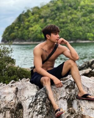 Tim Tuppil Instagram - Tropic like it’s Hot 🥵 
Tanned skin 
#DiscoveringZamboanga