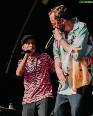 Timbuktu Instagram - Sharing stage with my bro @sprinklechords has been the privilege of a lifetime. Good to be back at it!
@helt_off_official
