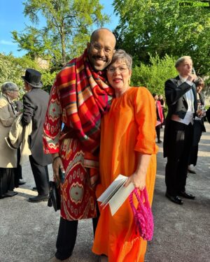Timbuktu Instagram - An unusual week, to say the least. Pioneering actually, both nationally but more so for my family. This one is for Mom and Dad. Thank you Karin Nyqvist, The Faculty, The University. Love and gratitude to 
@bjornbarnekow 
Monica Miller
@jaymc86 
@michaelmceachrane 
@simonklose 
@hartnorskan 
@imaniuzuri 
@rafaelastalklose 
Monique Fransen
And my fellow Doctors: @johannesanyuru 
Gullan Bornemark
Fredrik Tersmeden 
Mimi Abramovits
David Julius et al 🎓
📷 @locvotos