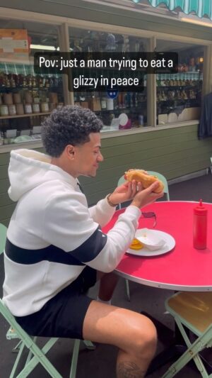 Timmy Pandolfi Instagram - That shiii ain’t right smh😂😂

#funnyvideos #hotdog #public #laugh
