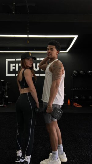 Timmy Pandolfi Instagram - 🔥UPPER BACK AND ARMS🔥

▫️These exercises will develop your upper back muscles for sundress season!

S/O @fithubla for the filming space 💯

#trainer #upperbodyworkout #triceps #fitnessmotivation #viral