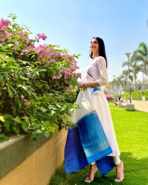 Tina Shilpara Instagram - For #WriterPadmabhushan 😌🌻

Styled by Anusha Devaras / @devaras92 
Outfit by Varsha Reddy / @vrclothinghub