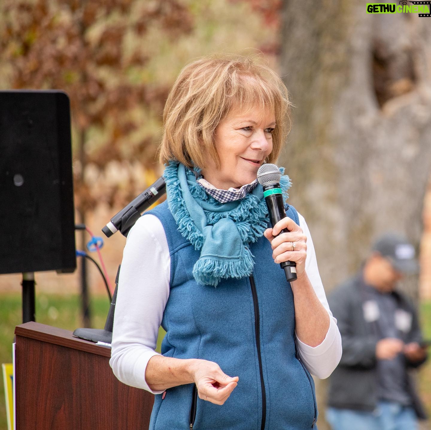 Tina Smith - 589 Likes - Great to join @AmyKlobuchar, @danfeehanforcongress, @julieblaha, and candidates up and down the ticket in Mankato today to get out the early vote.
The energy and excitement are on our side. 17 days to keep Minnesota blue and I’m hellbent to win this election.