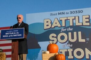 Tina Smith Instagram - Four days to make @JoeBiden the next President of the United States. Four days to give it our all. Great to welcome him to Minnesota today. Let’s do this.