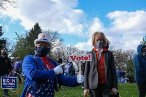 Tina Smith Instagram - There’s only one candidate running for President who will fight every single day for ALL Americans. That candidate is @JoeBiden.

Great to welcome @DrBiden to Minnesota today. 19 days.
