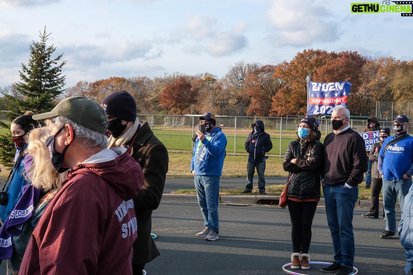 Tina Smith - 341 Likes - We win by talking to voters. We win by showing up. We win by fighting for what’s right. We’re doing all of that today on the @MinnesotaDFL bus tour. 3 days. Vote.
📍St. Cloud
📍Wayzata
📍Eden Prairie
📍North Minneapolis