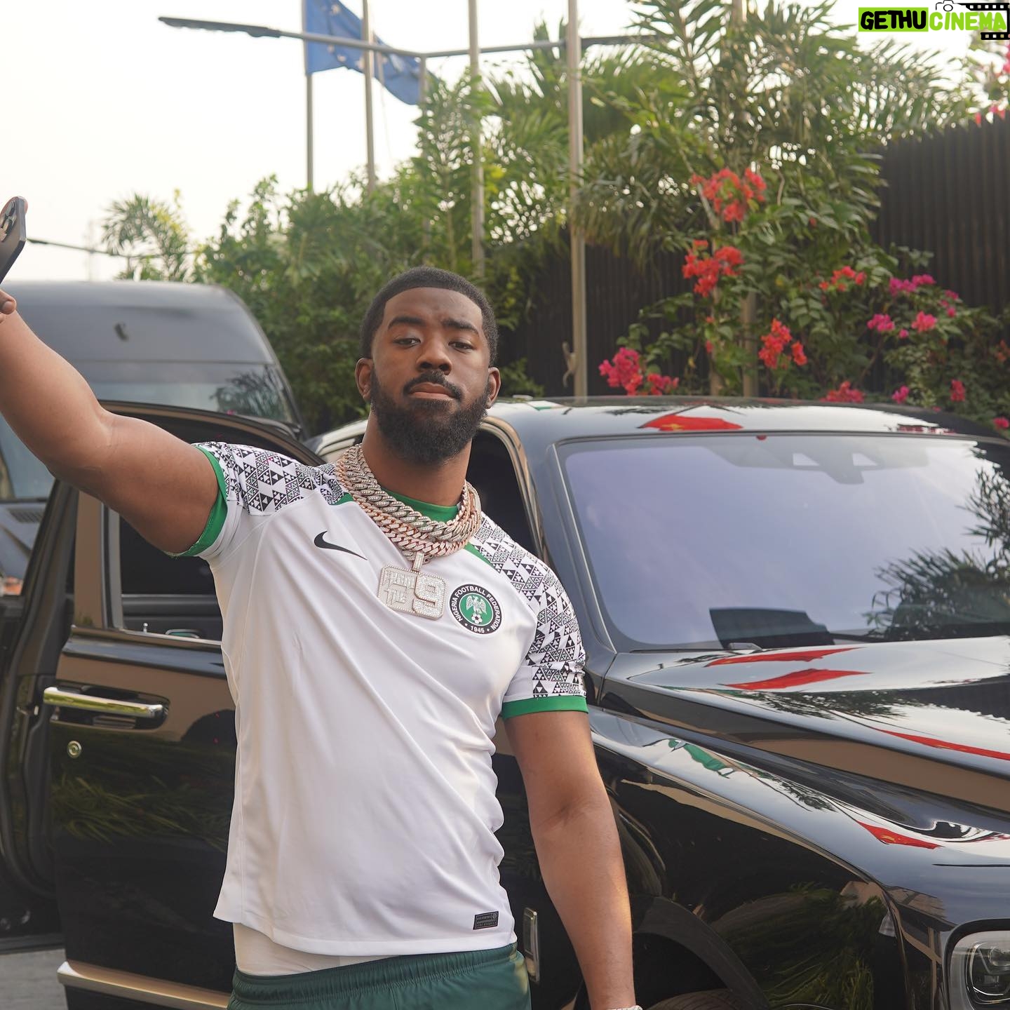Tion Wayne - 164.6K Likes - OBO sent me the rolls !! That’s bro blessings out to him and the fam 🇳🇬✅