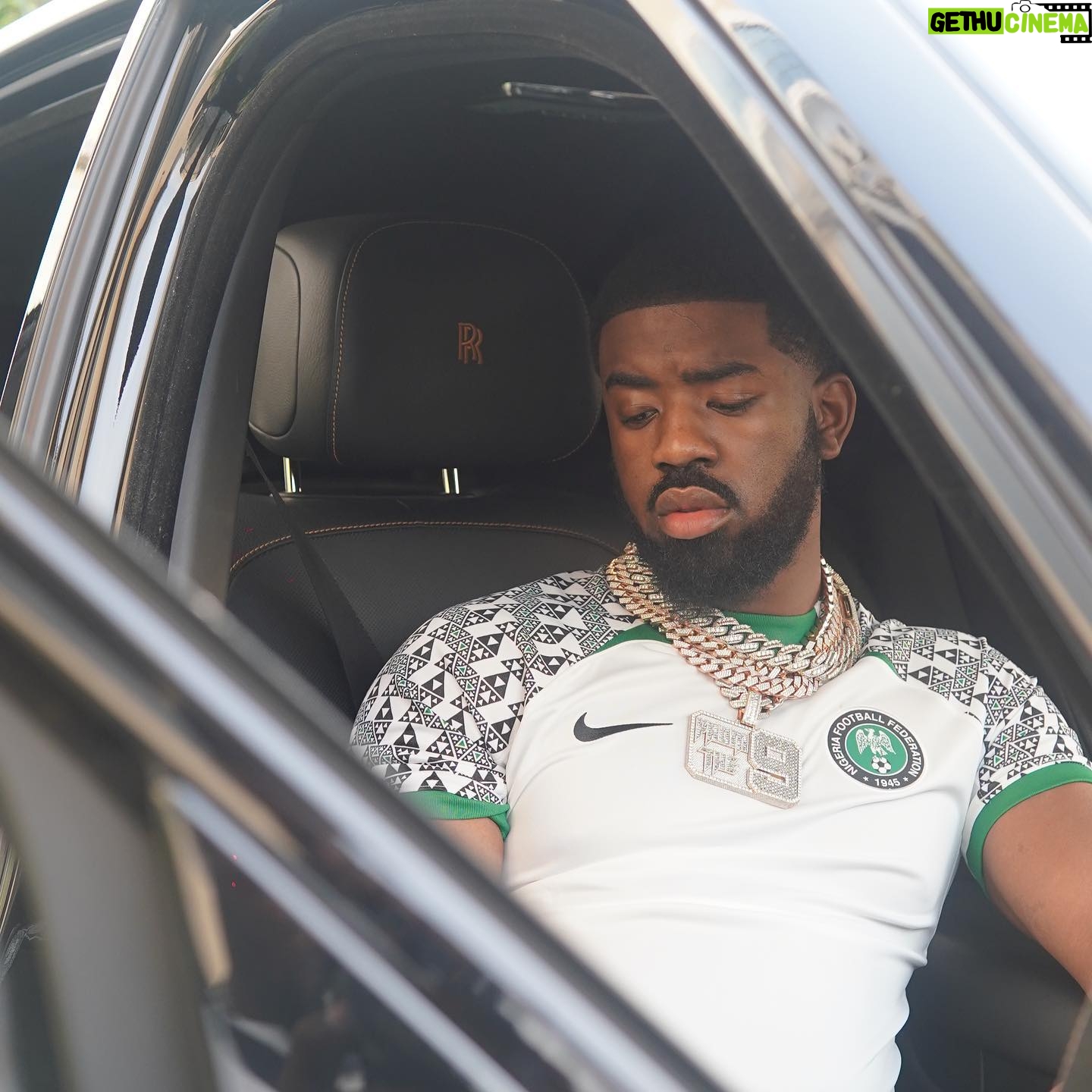 Tion Wayne - 164.6K Likes - OBO sent me the rolls !! That’s bro blessings out to him and the fam 🇳🇬✅