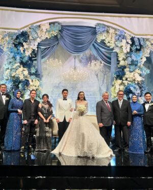 Tissa Biani Azzahra Instagram - Kondangan.
happy wedding @bebytsabina & @riznatakusumah semoga samawa dan langgeng sampai akhir hayat 🌻🤍

make up by my self
hair do @hairdo_mitsa
dress @rorastudio