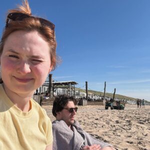Titia Hoogendoorn Instagram - ☀️De eerste lekkere zonnige dagen☀️
1. Eindelijk de 🍆hard launch🍆van mn boyfriend.
2. Aan het koppeldaten in de tuin met @mereleigenhuis en @maxpoolmanmusic 🎀
3. Het katdistributiesysteem in volle werking tijdens de podcastopnames van @wezoudenhettochzodoen Er kwam een kat gewoon de studio binnenlopen en nu is die van @nikkikoppes 👍🏻
4. Met een tour van @eentassie een wandeling maken door ons eigen stadsdeel. We weten nu waarom @lab_111 lab111 heet
5. De tour leek op een opdracht uit De Mol🤓
6. Kisa houdt er niet van als ik foto’s van haar maak. Ze gaat me nog eens aanklagen😫
7. Mijn grootste droom kwam uit: Sarah had zich buitengesloten en kwam bij ons logeren✨ en de volgende ochtend konden we samen een zaterdagkoffie en krant in de CC doen🥰
8. We zagen een leuk huis op Funda en reden er meteen even langs om stiekem te kijken👀
9. Living onze dink-lifestyle door ‘gewoon even naar het strand te rijden’ om daar te eten💸
10. @talisia90 was jarig 🎉🎉🥰en vierde haar verjaardag alsof ze ging trouwen. De ruimte zag er heel romantisch uit, er waren speeches, er was een tafelschikking, heerlijk eten en zat te drinken 🌸