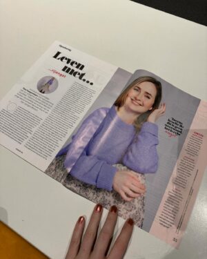 Titia Hoogendoorn Instagram - Het is nu alweer 3 jaar geleden dat ik mijn rijangst overwon👮🏼🚗. Omdat ik destijds veel inspiratie haalde uit dat ene persoonlijke rijangstverhaal dat ik de krochten van het internet kon vinden en wenste dat er meer herkenbaars beschikbaar was, besloot ik zelf een boek te schrijven. Hiermee hoopte ik de verzameling rijangstverhalen uit te breiden. En dat is gelukt! 📚Het boek ‘Hoe ik van mijn rijangst afkwam’ ligt inmiddels op de planken, en Vrouw heeft me erover geïnterviewd. Lees het leuke interview hierover dit weekend in hun magazine. 👀

Bij het interview hoorde ook een fotoshoot met een heel team aan leuke mensen. Ik heb die dag denk ik met iedereen een ander gesprek over angsten gehad dat me nog steeds is bijgebleven. 💗 Er zijn ook nog eens prachtige foto’s van mij gemaakt waarop ik er buitengewoon volwassen uitzie. Dat gebeurt mij niet vaak en vond het me goed staan😍

fotograaf @stef.nagel 
Visagie @meltemsahin 
Styling @karinvanderknoop.styling
Tekst @isabelkouwenoord_ 
@vrouw_nl