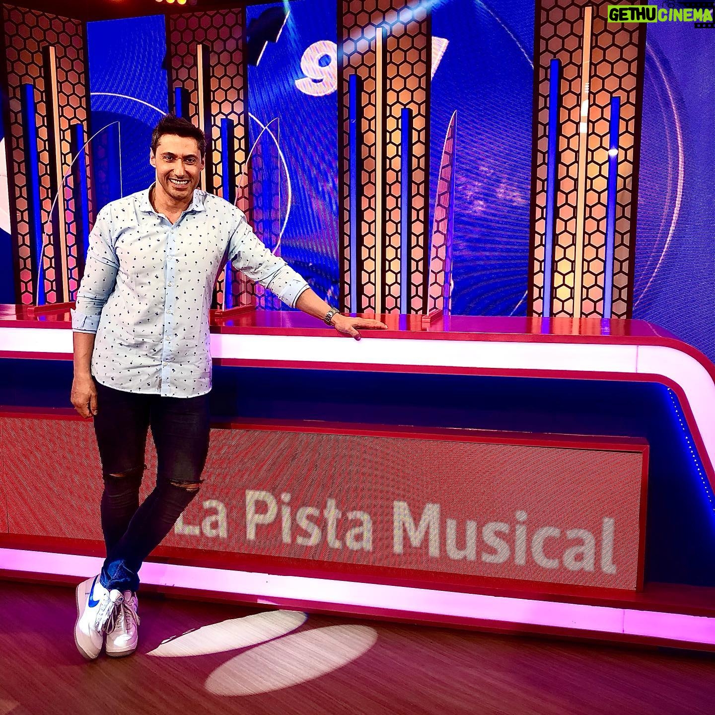 Tito Speranza - 1.7K Likes - Si!!! Hoy es el dĆa que voy participar en #PASAPALABRA por @telefe
Siempre es un gusto venir a jugar, la paso genial!
*
*
*
šš @klosterinsta