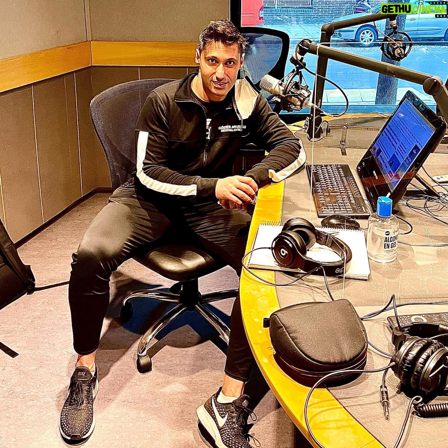 Tito Speranza - 5.5K Likes - El sábado pasado comenzó una nueva etapa en mi vida, como columnista de deportes en @continental590 , el programa es #Mirada que se emite todos los sábados de 14 a 17. Coincidió el arranque con el día del trabajador (1 Mayo). Estoy muy contento con este nuevo desafío.