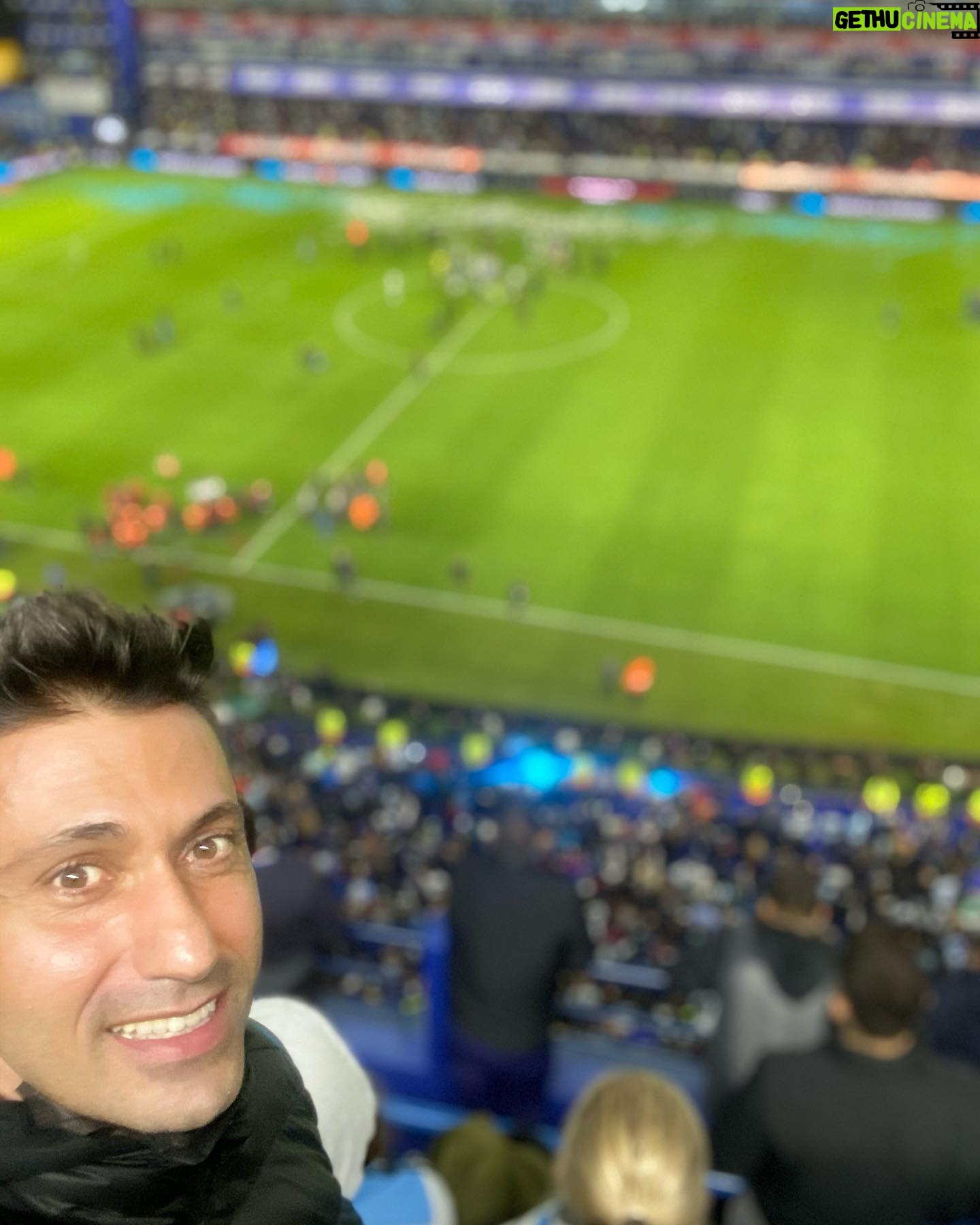 Tito Speranza - 4K Likes - Por primera vez pude ver en la cancha a la Selección Argentina de fútbol. Sensaciones múltiples, una alegría inmensa, una emoción por momentos incontrolable (sumado a temas personales). Sentía que necesitaba más ojos 👀, para no perderme detalles. Pude ver en vivo a esta camada de jugadores y a @leomessi que por fin se le está reconociendo lo que es como jugador. Me gusta ver a la #Scaloneta como cuando era chico a la del #86 con el Diego a la cabeza. Gracias a la vida, y pude experimentar todo esto con mis sobrinos, que también era su primera vez.
@lucaa.borrelli_
@vicente_borrelli1
#LaSeleccion
#Futbol
#Messi
#Scaloneta