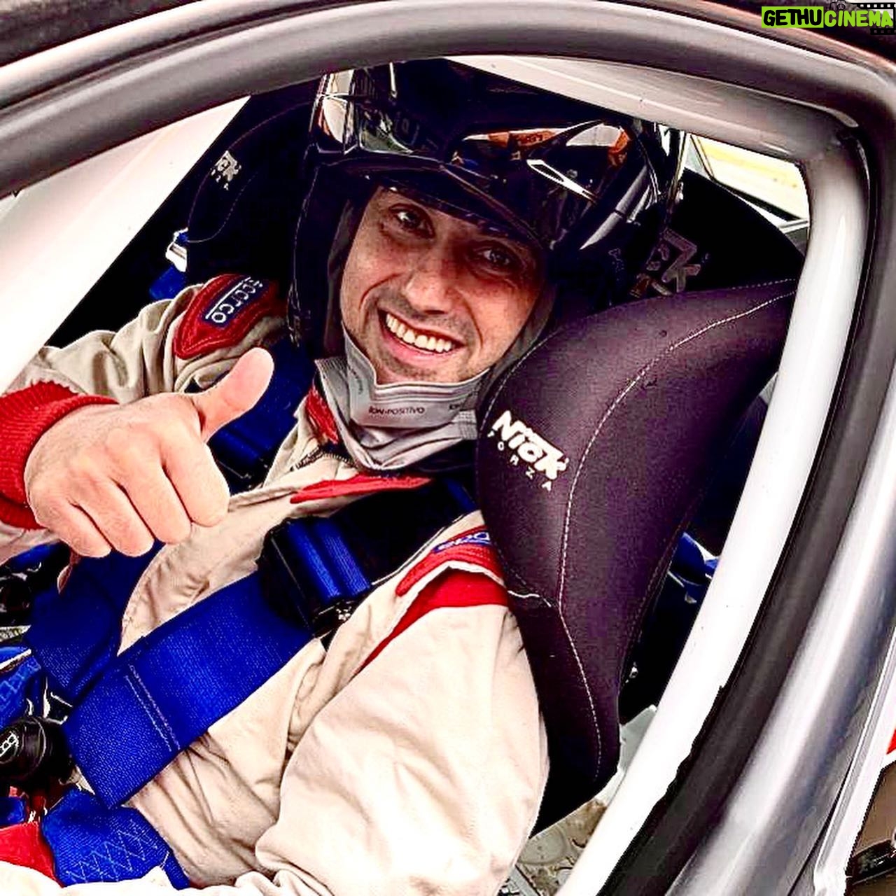 Tito Speranza - 2.4K Likes - Pasaron casi cinco años de la última vez que me subí a uno de los autos de la Copa Bora, pero enseguida sentí la misma felicidad que en aquel momento. Gracias por hacerme realidad esta alegría y dar algunas vueltas:
@copaboraoficial
@aldomorello
guidoserafini1
#AutodromoRobertoMouras
#Autos
#Carrerras
#Fierros