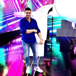 Tito Speranza Instagram - Hoy voy a estar jugando y divirtiéndome con @soyguidokaczka en @bienvenidosabordo_ok por @eltrecetv a las 21hs. 

#Bailare?
#Meatrevere?

👕👖 @klosterinsta