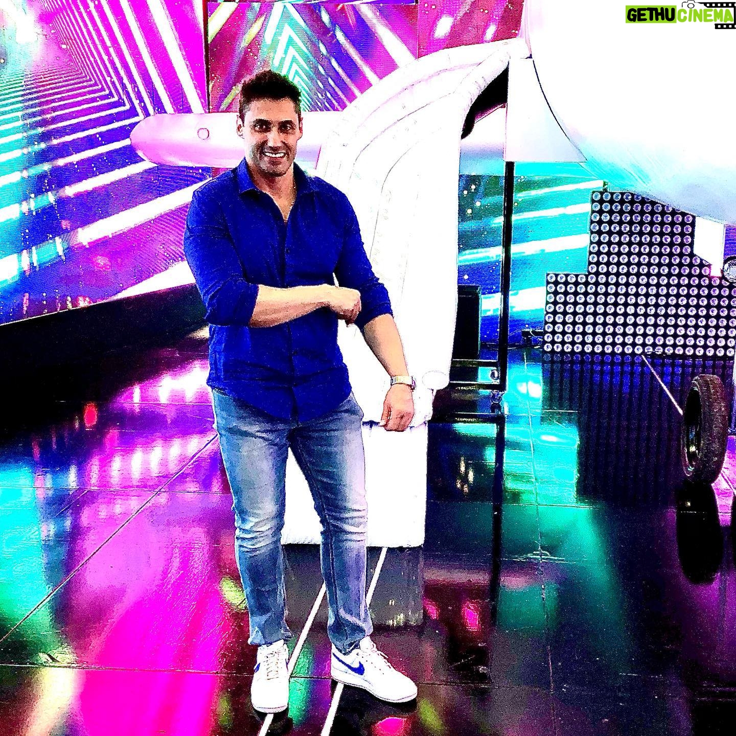 Tito Speranza - 2.5K Likes - Hoy voy a estar jugando y divirtiéndome con @soyguidokaczka en @bienvenidosabordo_ok por @eltrecetv a las 21hs.
#Bailare?
#Meatrevere?
👕👖 @klosterinsta