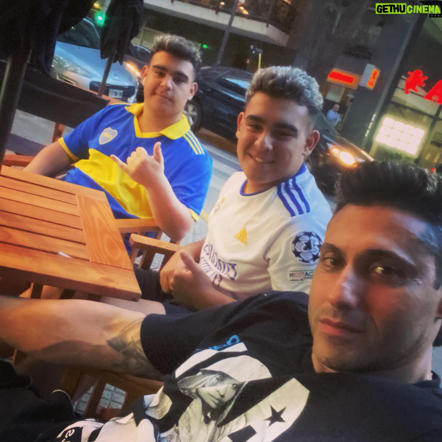 Tito Speranza - 1.4K Likes - Tomando un poco de fresco con los pibes @lucaa.borrelli_ @vicente_borrelli1 y esperando a @omarborrelli