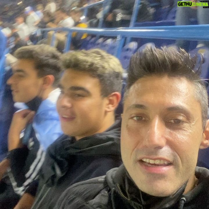 Tito Speranza - 4K Likes - Por primera vez pude ver en la cancha a la Selección Argentina de fĆŗtbol. Sensaciones mĆŗltiples, una alegrĆa inmensa, una emoción por momentos incontrolable (sumado a temas personales). SentĆa que necesitaba mĆ”s ojos š, para no perderme detalles. Pude ver en vivo a esta camada de jugadores y a @leomessi que por fin se le estĆ” reconociendo lo que es como jugador. Me gusta ver a la #Scaloneta como cuando era chico a la del #86 con el Diego a la cabeza. Gracias a la vida, y pude experimentar todo esto con mis sobrinos, que tambiĆ©n era su primera vez.
@lucaa.borrelli_
@vicente_borrelli1
#LaSeleccion
#Futbol
#Messi
#Scaloneta