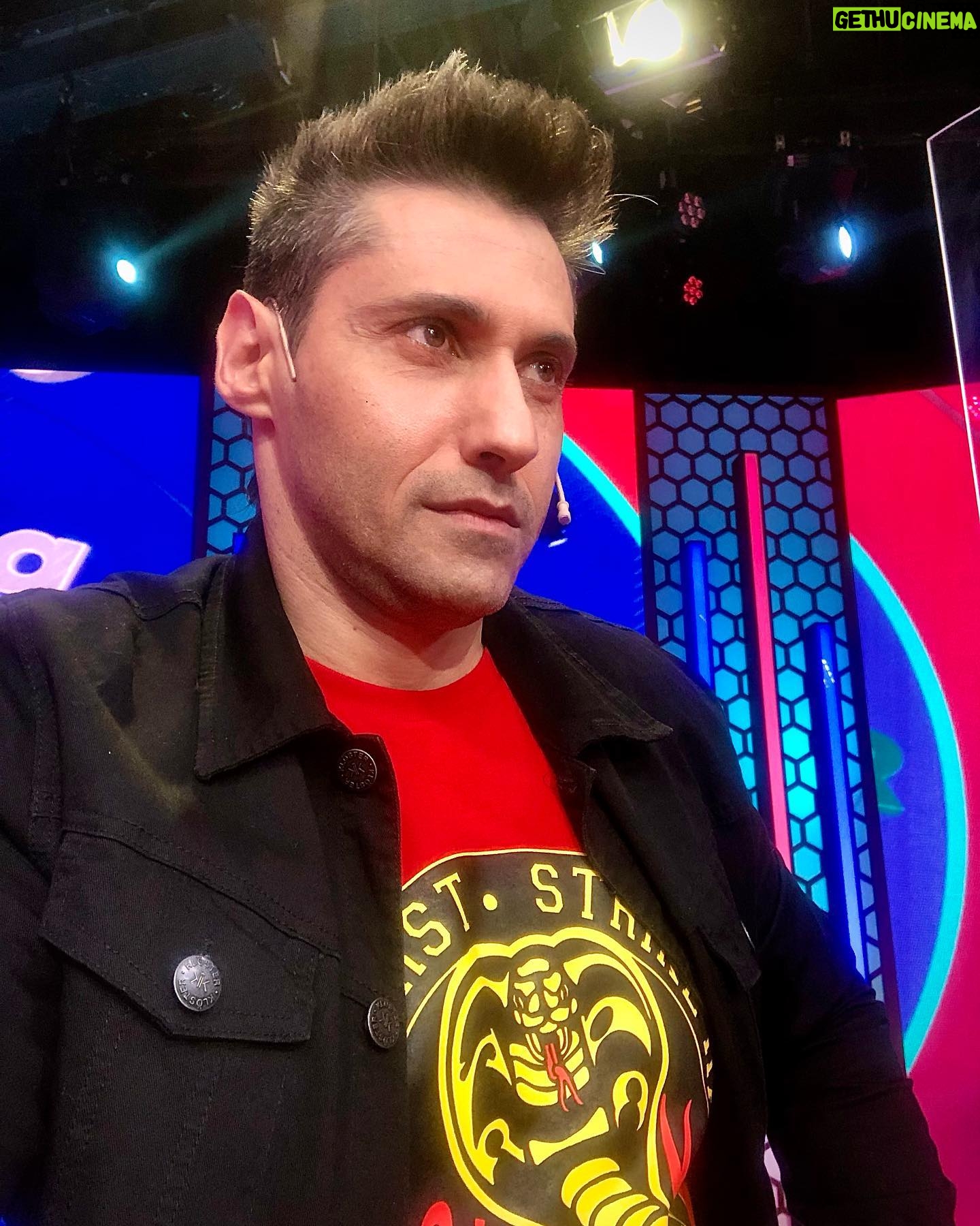 Tito Speranza - 3.2K Likes - Estoy muy contento por otra participación más en #PASAPALABRA por @telefe
Gracias #Ivan y a toda la #Producción
*
*
*
👕👖
@klosterinsta
*
#Jugar
#Competir
#Aprender
#LaGrulla
#CobraKai