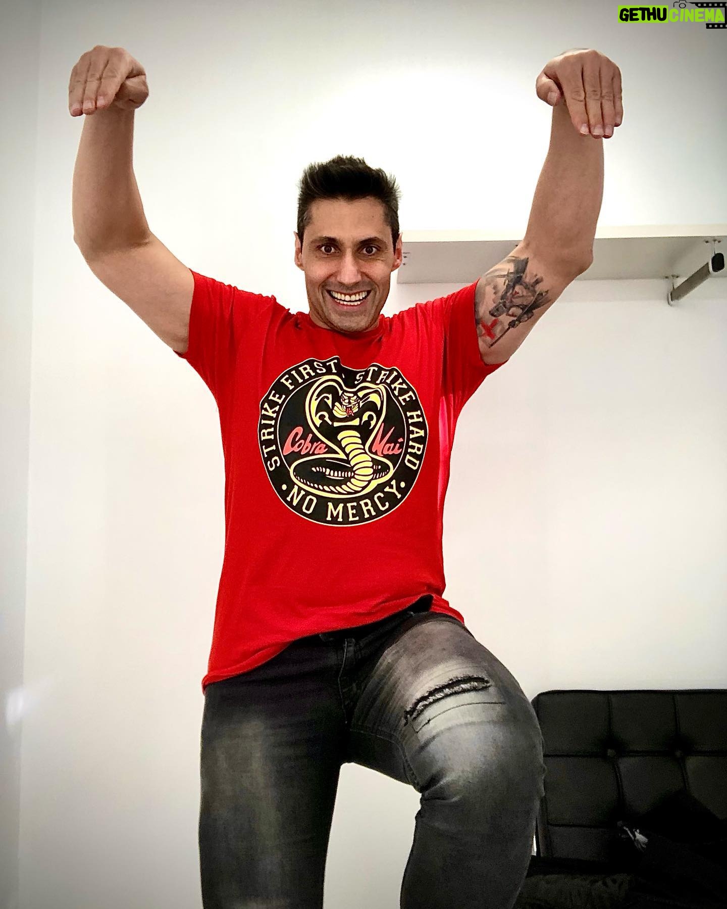 Tito Speranza - 3.2K Likes - Estoy muy contento por otra participación más en #PASAPALABRA por @telefe
Gracias #Ivan y a toda la #Producción
*
*
*
👕👖
@klosterinsta
*
#Jugar
#Competir
#Aprender
#LaGrulla
#CobraKai