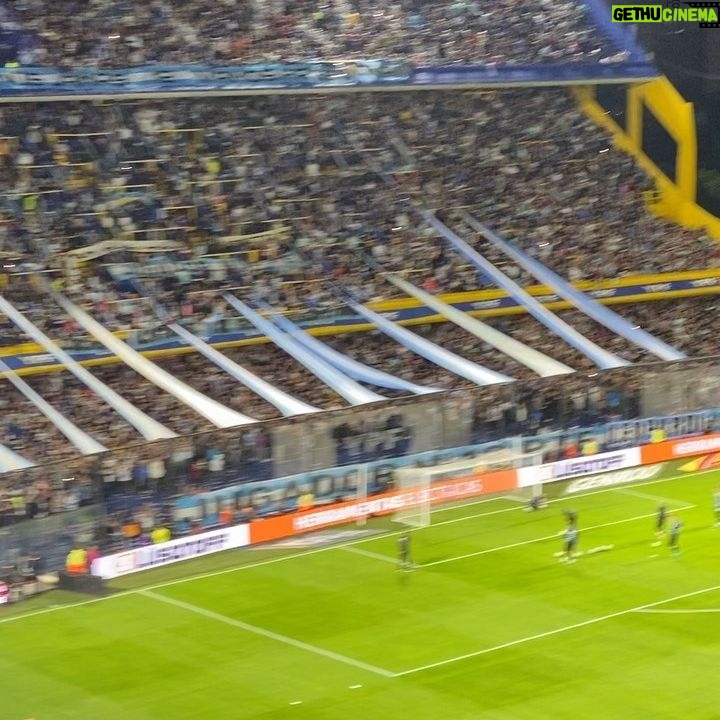 Tito Speranza - 4K Likes - Por primera vez pude ver en la cancha a la Selección Argentina de fĆŗtbol. Sensaciones mĆŗltiples, una alegrĆa inmensa, una emoción por momentos incontrolable (sumado a temas personales). SentĆa que necesitaba mĆ”s ojos š, para no perderme detalles. Pude ver en vivo a esta camada de jugadores y a @leomessi que por fin se le estĆ” reconociendo lo que es como jugador. Me gusta ver a la #Scaloneta como cuando era chico a la del #86 con el Diego a la cabeza. Gracias a la vida, y pude experimentar todo esto con mis sobrinos, que tambiĆ©n era su primera vez.
@lucaa.borrelli_
@vicente_borrelli1
#LaSeleccion
#Futbol
#Messi
#Scaloneta
