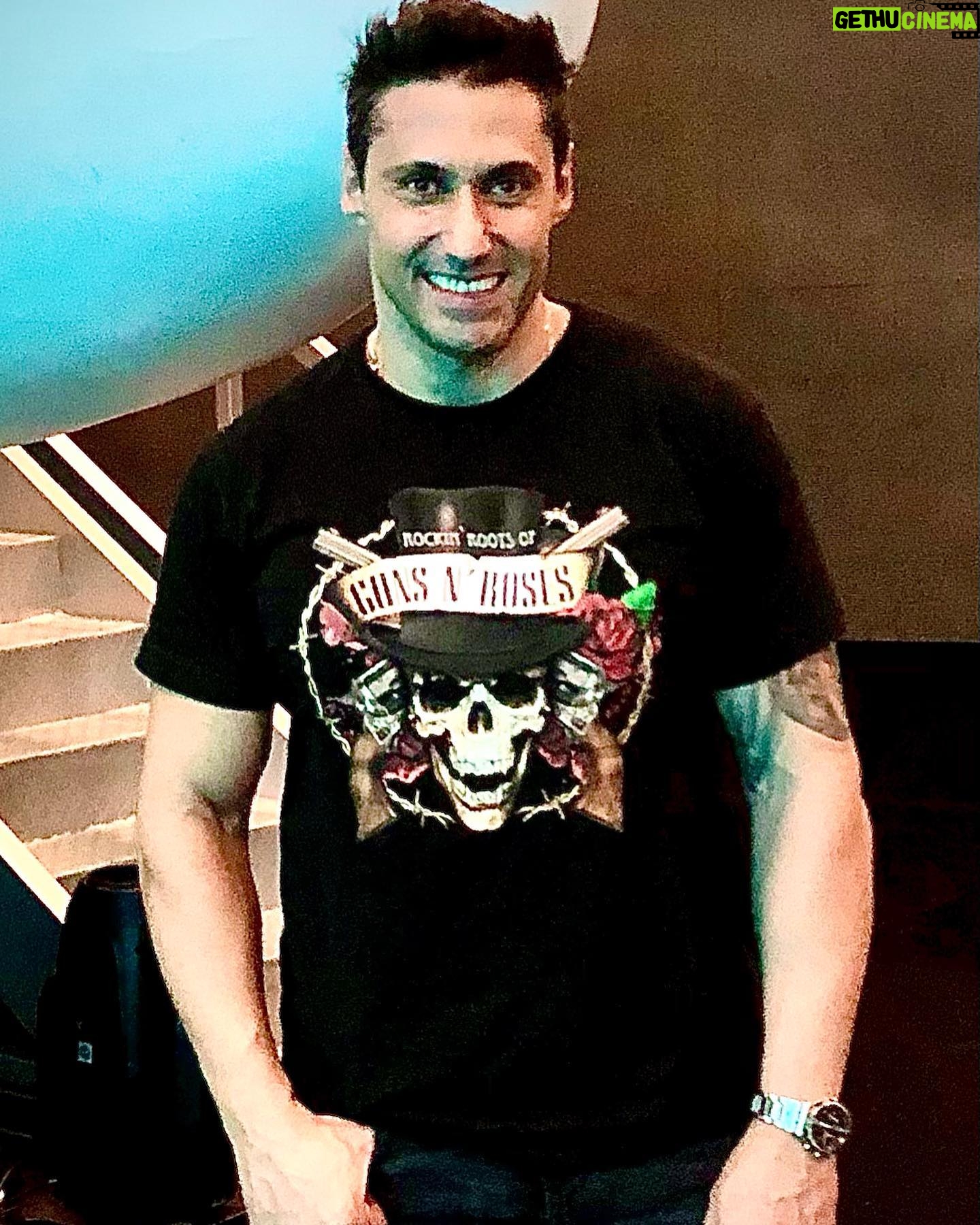 Tito Speranza - 1.9K Likes - Preparado y listo para jugar en @bienvenidosabordo_ok por @eltrecetv a las 21 hs. Si! @soyguidokaczka logró que baile o algo parecido, jajaja.
*
*
*
#Jugar
#Competir
#Divertirse
#Bailar
*
*
*
👕👖 @klosterinsta