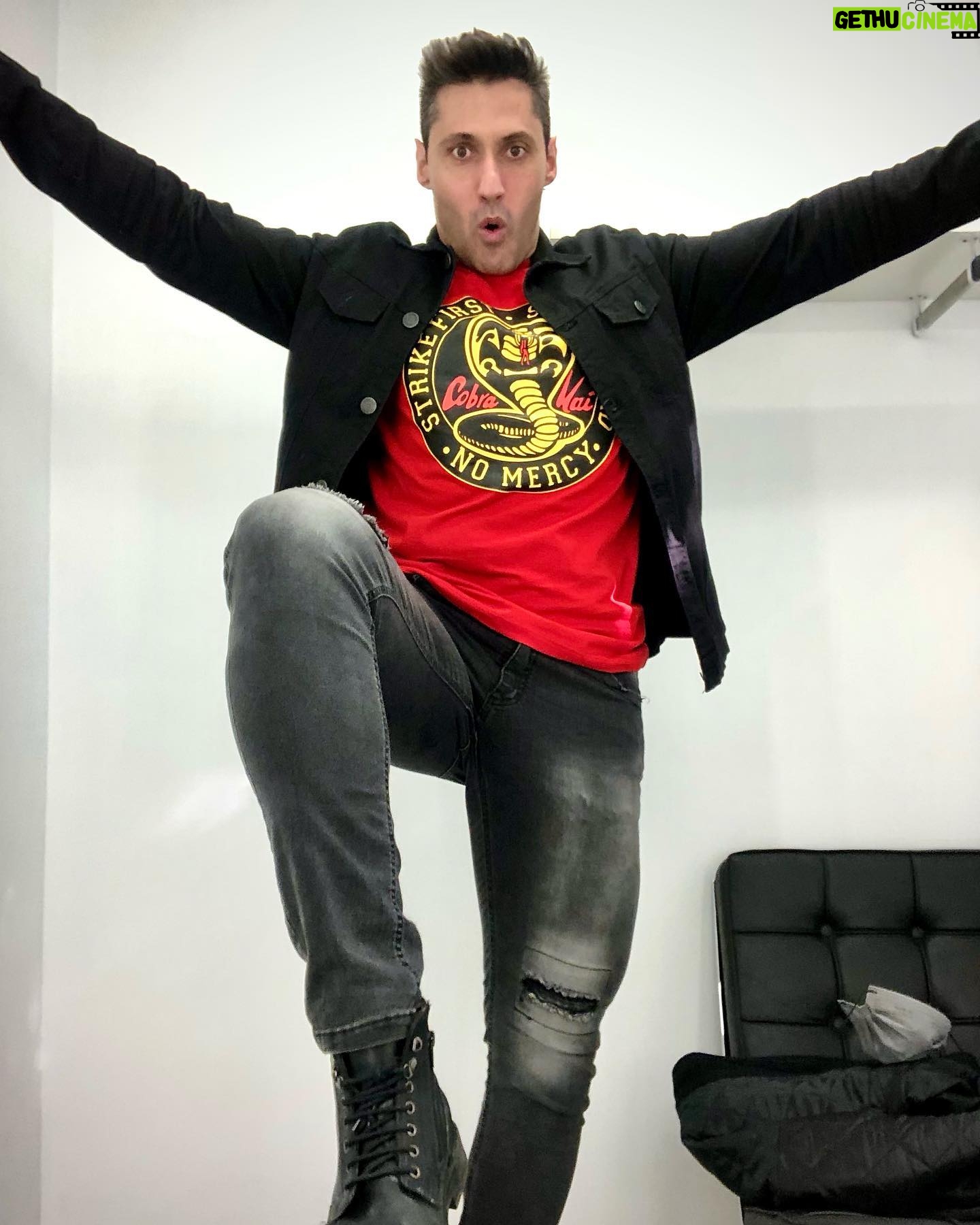 Tito Speranza - 3.2K Likes - Estoy muy contento por otra participación más en #PASAPALABRA por @telefe
Gracias #Ivan y a toda la #Producción
*
*
*
👕👖
@klosterinsta
*
#Jugar
#Competir
#Aprender
#LaGrulla
#CobraKai
