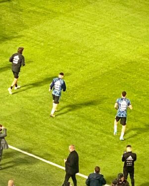 Tito Speranza Instagram - Por primera vez pude ver en la cancha a la Selección Argentina de fútbol. Sensaciones múltiples, una alegría inmensa, una emoción por momentos incontrolable (sumado a temas personales). Sentía que necesitaba más ojos 👀, para no perderme detalles. Pude ver en vivo a esta camada de jugadores y a @leomessi que por fin se le está reconociendo lo que es como jugador. Me gusta ver a la #Scaloneta como cuando era chico a la del #86 con el Diego a la cabeza. Gracias a la vida, y pude experimentar todo esto con mis sobrinos, que también era su primera vez. 
@lucaa.borrelli_ 
@vicente_borrelli1 

#LaSeleccion
#Futbol
#Messi
#Scaloneta