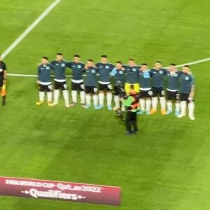 Tito Speranza Instagram - Por primera vez pude ver en la cancha a la Selección Argentina de fútbol. Sensaciones múltiples, una alegría inmensa, una emoción por momentos incontrolable (sumado a temas personales). Sentía que necesitaba más ojos 👀, para no perderme detalles. Pude ver en vivo a esta camada de jugadores y a @leomessi que por fin se le está reconociendo lo que es como jugador. Me gusta ver a la #Scaloneta como cuando era chico a la del #86 con el Diego a la cabeza. Gracias a la vida, y pude experimentar todo esto con mis sobrinos, que también era su primera vez. 
@lucaa.borrelli_ 
@vicente_borrelli1 

#LaSeleccion
#Futbol
#Messi
#Scaloneta