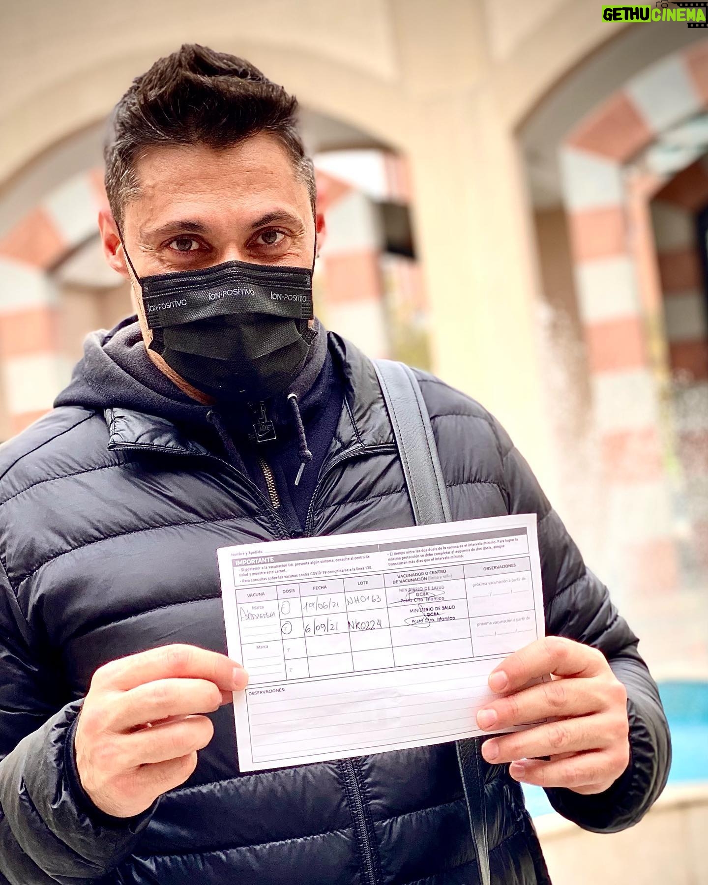 Tito Speranza - 7.1K Likes - Contento porque me llegó la segunda dosis de la vacuna contra el COVID-19. El deseo que tengo es, que todos los argentinos puedan estar vacunados. Sin campaña y bandería política. Somos seres humanos que también merecemos respeto.