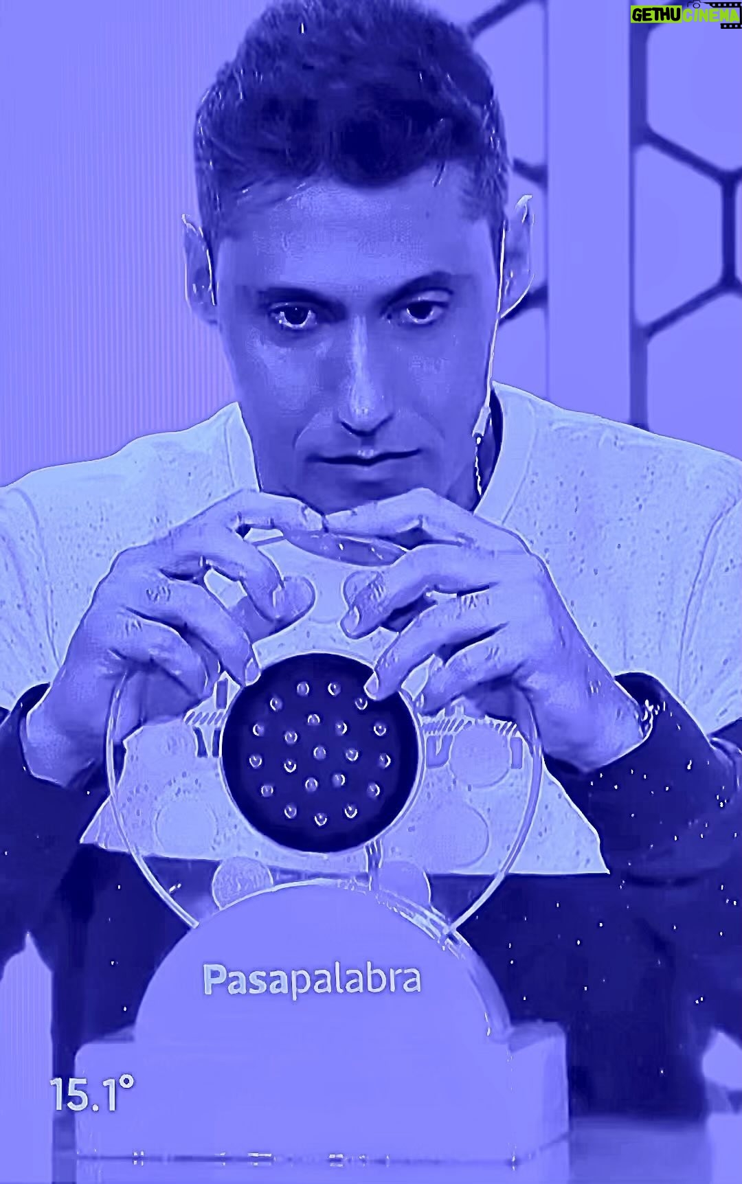 Tito Speranza - 1.1K Likes - Concentrado para jugar pistas musicales en #PASAPALABRA
@telefe
*
*
*