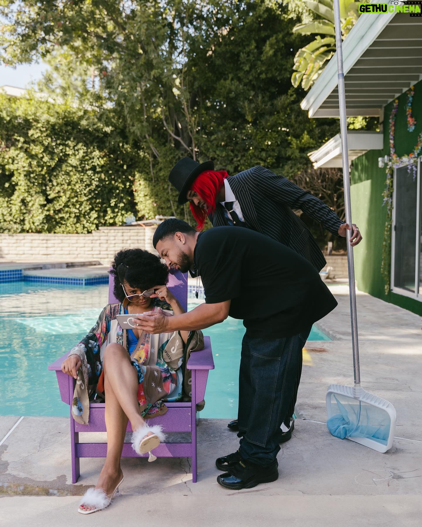 Titus Makin Jr. - 2.4K Likes - A lil quirky bts fun! #EtherealMood OUT NOW 🙃 link in bio
•
•
BTS 📸 @icmerz